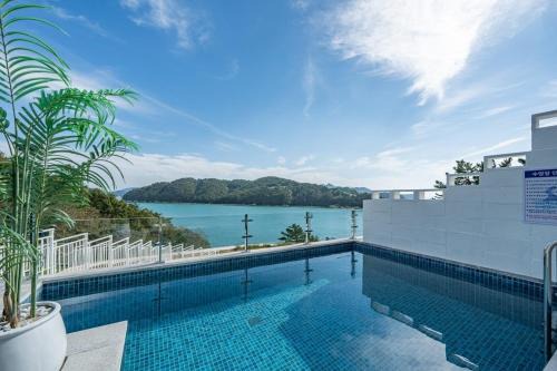 Hwajeong House | Yeosu Blau Pool Villa