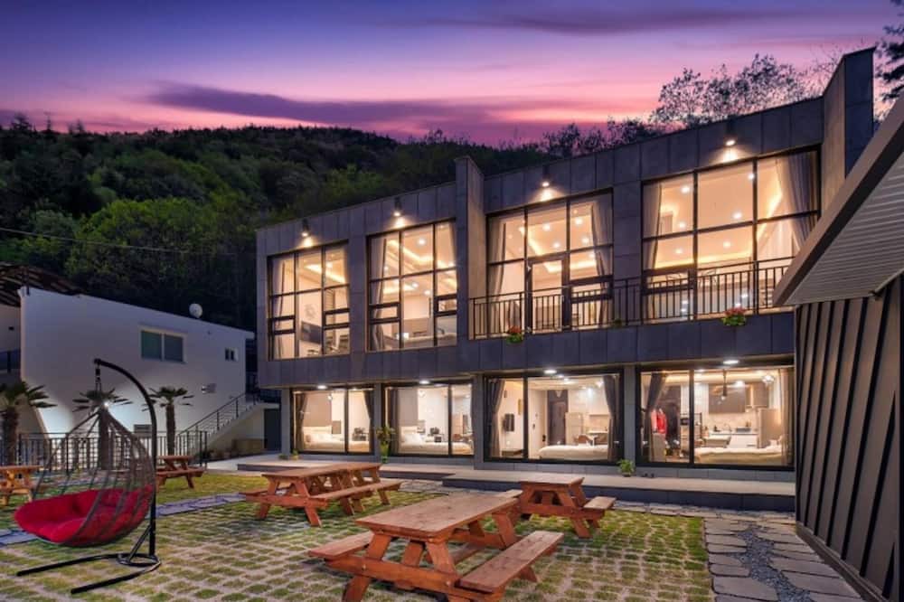 Musilmok House | Yeosu The Island Looks Pension
