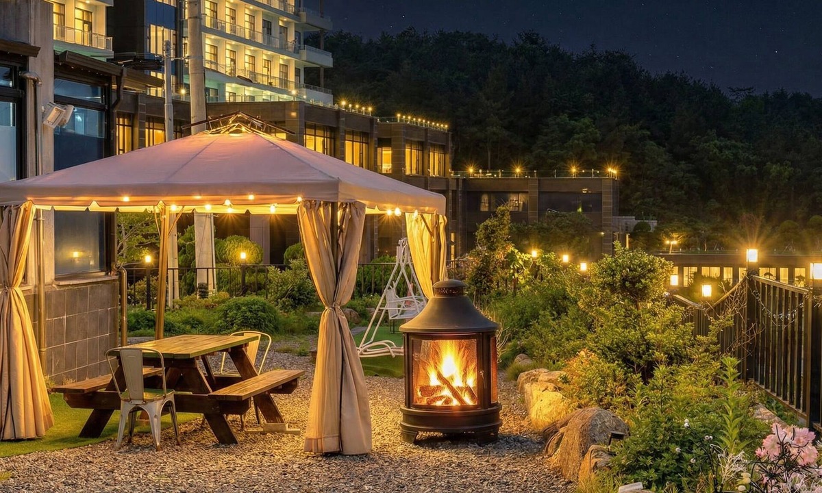 Dolsan-eup House | Yeosu Wellstay Pool Villa