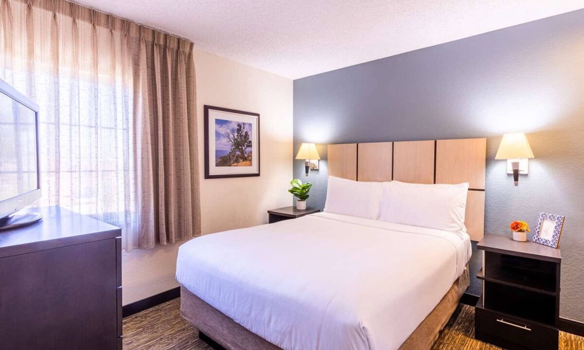 Golden Hotel | Your Home Away from Home in Colorado! Pet-friendly Property, Full Kitchen!