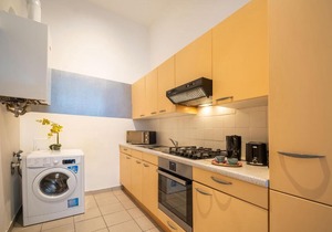 Apartment for 4 with Kitchen near Naschmarkt & U4 Metro
