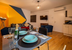 Balcony Apartment for 4 near Naschmarkt & Kettenbrückengasse U4 Metro