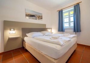 Feriendorf Rugana - Komfortplus Appartement mit 1 Schlafzimmer und Terrasse A02