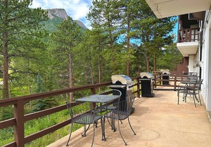 Listen to the sound of the river while relaxing in your 2 person jetted tub.