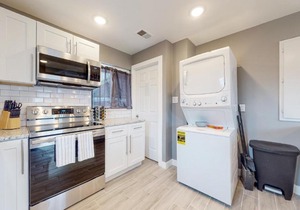 Remodeled upper unit with 2 king beds in Denver