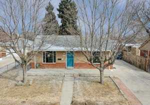 Remodeled upper unit with 2 king beds in Denver