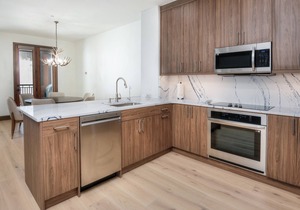 Ski-In & Out Your Doorstep! Lovely Interior, Pool/Hot Tub!