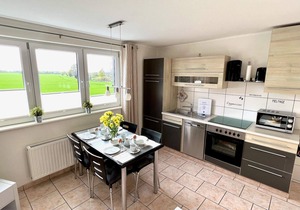 Well-kept vacation complex with 5 residential units in a quiet cul-de-sac location