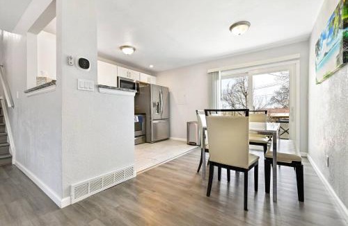 Cheyenne Meadows House | ᨒStylish 4BR | Movie Lounge | 10 min to Ft Carsonᨒ