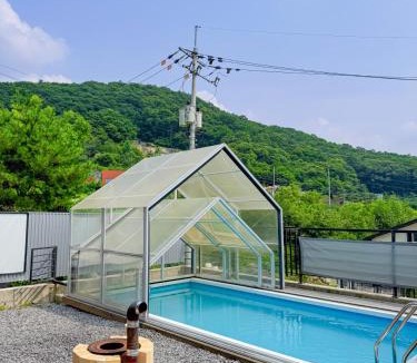 Oeseo House | 가평 스페인마을 풀램핑 Spanish Village Poolamping