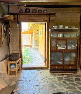 Seorak House | 가평 야옹이네 Near Seoul Healing Stay Cats, BBQ, Korean Firepit Nights