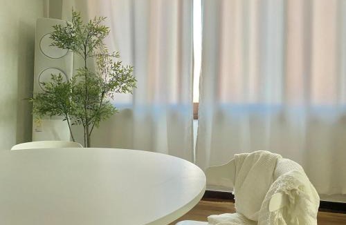Sacheon House | 감성독채 수산물시장 바다 2분거리 복층 20평 단독주택 8인