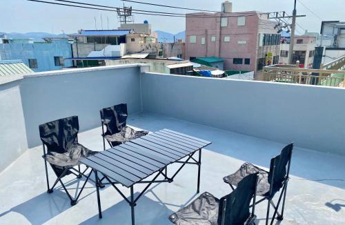 Sacheon House | 감성독채 수산물시장 바다 2분거리 복층 20평 단독주택 8인