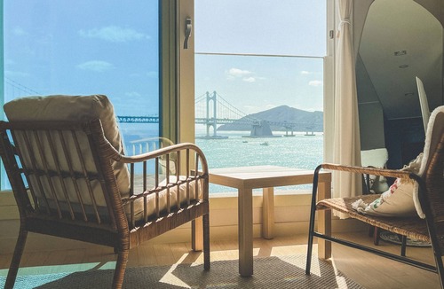 Millak-tong Apartment | #광안대교뷰 감성숙소 #광안리불꽃축제 #오션뷰룸 #밀락더마켓/드론쇼· 불꽃축제 명당