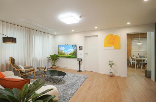 Suyeong-Gu House | 광안606 Gwangan-ri 4 Rooms accommodationㅡ2 minutes from Exit 1 of Gwangan StationㅡPrime Location