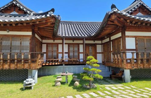 Pungsan Bed & Breakfast | 만소당