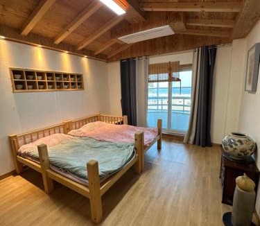 Goseong-gun Hotel | 명파아트호텔