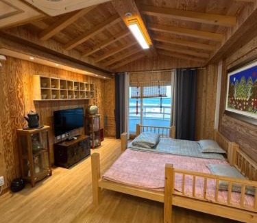 Goseong-gun Hotel | 명파아트호텔