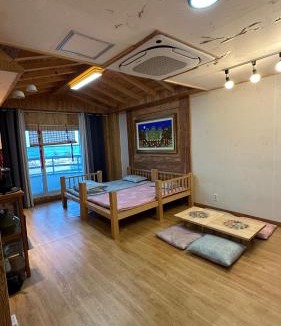 Goseong-gun Hotel | 명파아트호텔