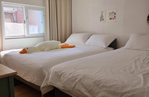 Hwanghak-tong House | 서울 Kozy Stay-경복궁 명동 홍대 성수 서울타워 DDP 등 K푸드 K뷰티 K팝 투어하기 좋은 역에서 가까운 가성비 최고의 숙소