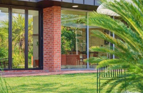 Seogwipo City House | 스무스브릭 Panoramic tangerine field view private villa, year round heated kids pool, BBQ, center of Seogwipo, Maeil Olle Market 5 minutes, near Jungmun Tourist Complex