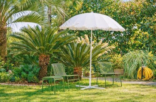 Seogwipo City House | 스무스브릭 Panoramic tangerine field view private villa, year round heated kids pool, BBQ, center of Seogwipo, Maeil Olle Market 5 minutes, near Jungmun Tourist Complex
