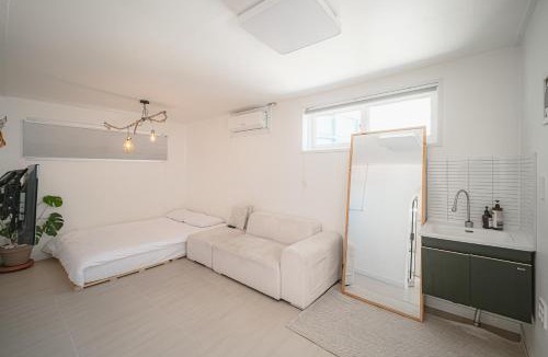 Jocheon Bed & Breakfast | 신흥부부공간a동