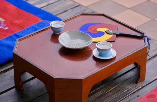 Gangjeong-dong House | 양옥집소정원 Fantastic ocean view private house, year round spa jacuzzi, BBQ,Seogwipo tourism center, Maeil Olle Market 5 minutes, Jungmun Tourist Complex, near Hallasan