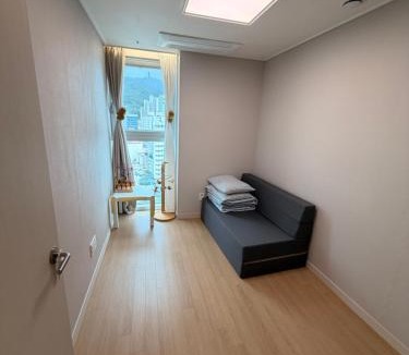 Suyeong-Gu Apartment | 엄마가 편한 광안리 해변 30초 가족친화 신축 아파트 5인가족 육아용품 완비