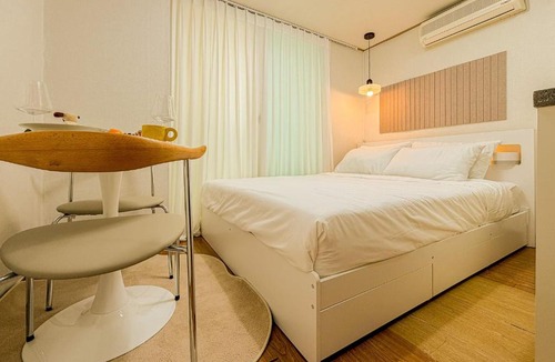 Seogang-dong Apartment | 온채홍대