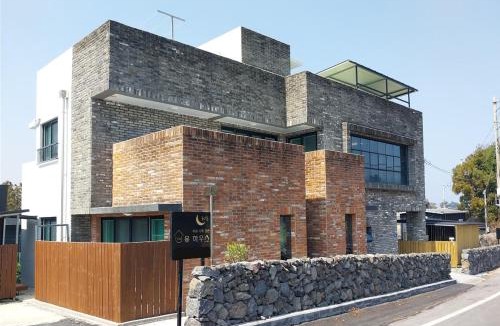 Jocheon House | 유하우스 가족 독채 펜션 함덕해변 3분