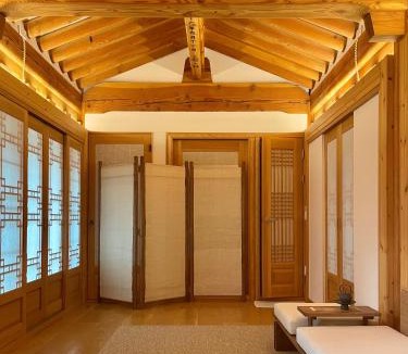 Jingwan-dong House | 응정헌