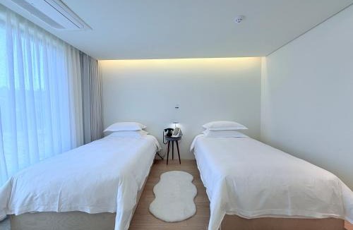 Downtown Hotel | 제주 신성의 숲 웰니스 호텔