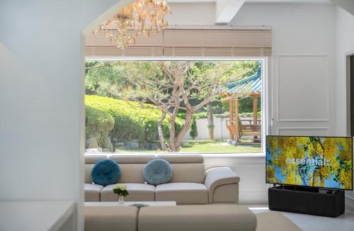 Gyeongju Villa | 초음정 Luxury Hanok Style Villa with Private Garden in Gyeongju