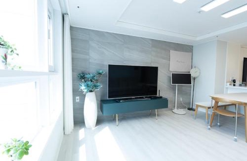 Haeundae Bed & Breakfast | 최고주거지역3Min 150m to the Haeundae Beach Newly opened brand-new Apt