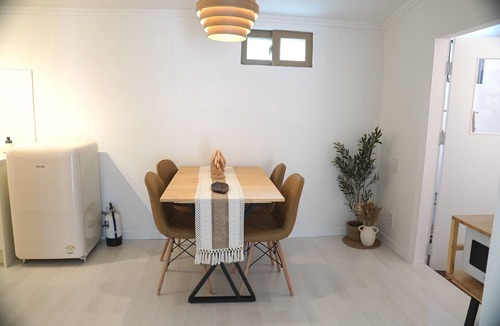 Seo-Gu House | 흰나무집Whitetreehouse/city center/cozy/max 6/family/books