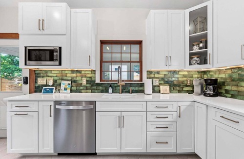 Littleton House | 1.5 Blocks to Main St 🏡 Littleton Luxury 🌻Garden 🐶Pets