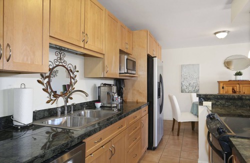 Hale Apartment | 1 BED-Sunny Apt-Denver- Pool, gym, sauna, Walk to dining, shops, hospitals;