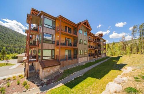 Lakeside Village Apartment | 1 bedroom apartment free electric charger Keystone