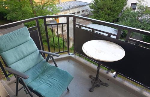 Am Alten Sudlichen Friedhof Apartment | 1 Bedroom with large Sunny Balcony