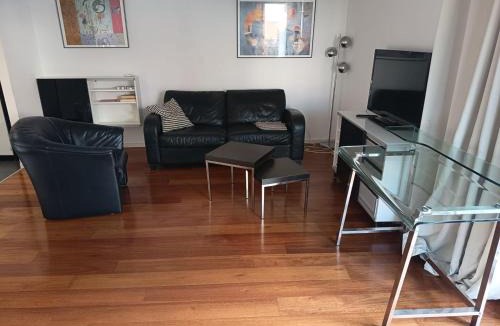 Am Alten Sudlichen Friedhof Apartment | 1 Bedroom with large Sunny Balcony