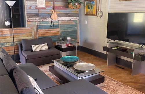Silverton House | #1 Guest House 2Bd 2 Bath Pet Friendly Across from Spa