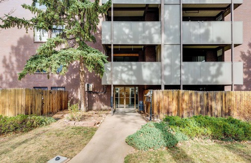 Whittier Condo | 1 Mi to CU Boulder! Walkable Condo w/Indoor Pool