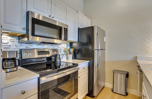 Castle Rock Condo | 1 Mi to Dtwn: Condo w/Pool Access in Castle Rock