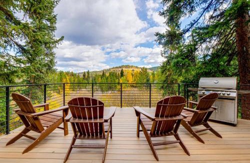 Warrior's Mark House | 1 Mi to Ski Lift: Mtn-View Breck Home w/Hot Tub!