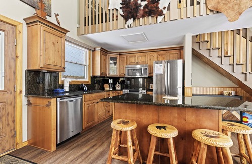 Warrior's Mark House | 1 mi to town, bikable neighborhood, free shuttle route, 3 King beds