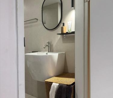 Sungin-dong Apartment | 1 Min to Subway , 3 Queen Beds , Up to 6 Guests , Seoul Center