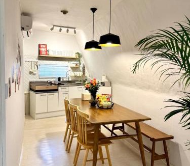 Sungin-dong Apartment | 1 Min to Subway , 3 Queen Beds , Up to 6 Guests , Seoul Center