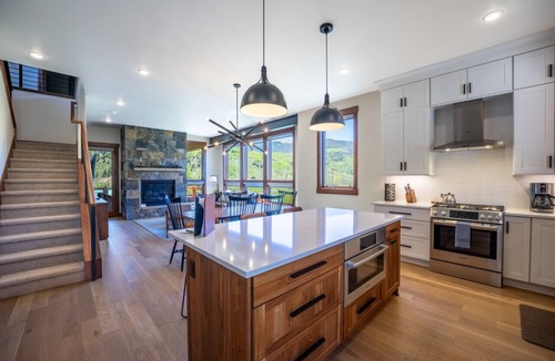 Silverthorne House | 10 Bed`s | Resort Amenities | Deck + Patio w/Mountain Views