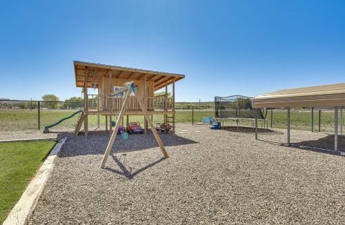 Aztec House | 10 Mi to Aztec Ruins: Family Home w/Large Yard!
